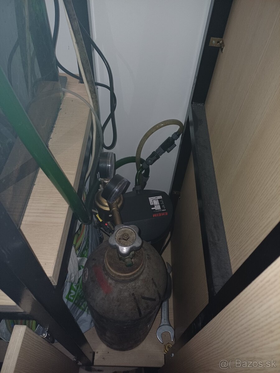 Stojan so skrinkou na akvarium + akvarium 246L s vybavenim - 7