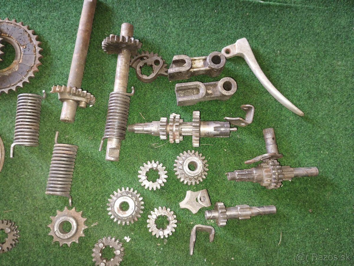 Jawa 550:mnoho dielov,plechy,svetlo,diely motor. - 7