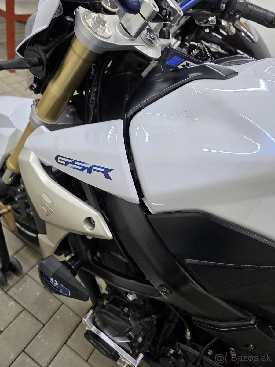 Suzuki GSR750 - 7