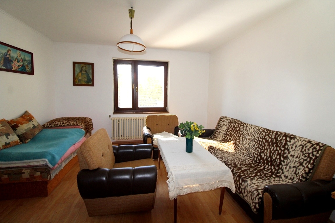 Rodinný dom so záhradou / 837 m2 / - Beluša - 7