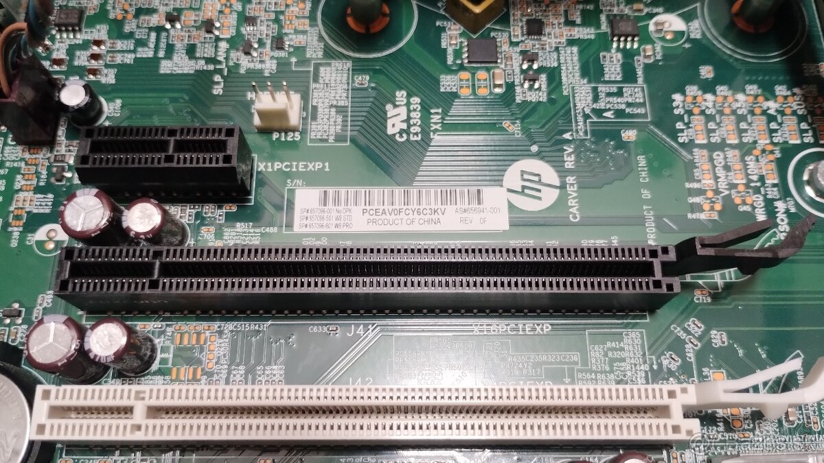 Predám stolný počítač HP - 7