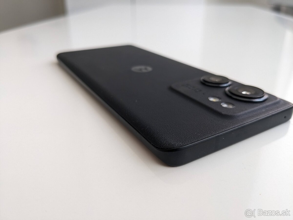 Motorola EDGE 40 --- 8 GB/256 GB - 7