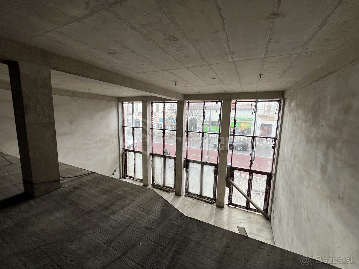 Stavba pred dokončením v centre mesta Lučenec - 7