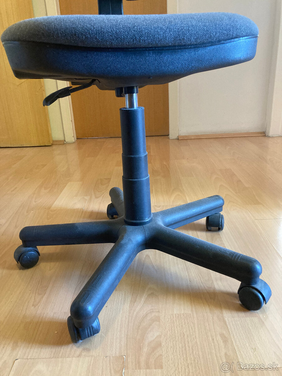 Predám kancelársku polohovateľnú stoličku - 7