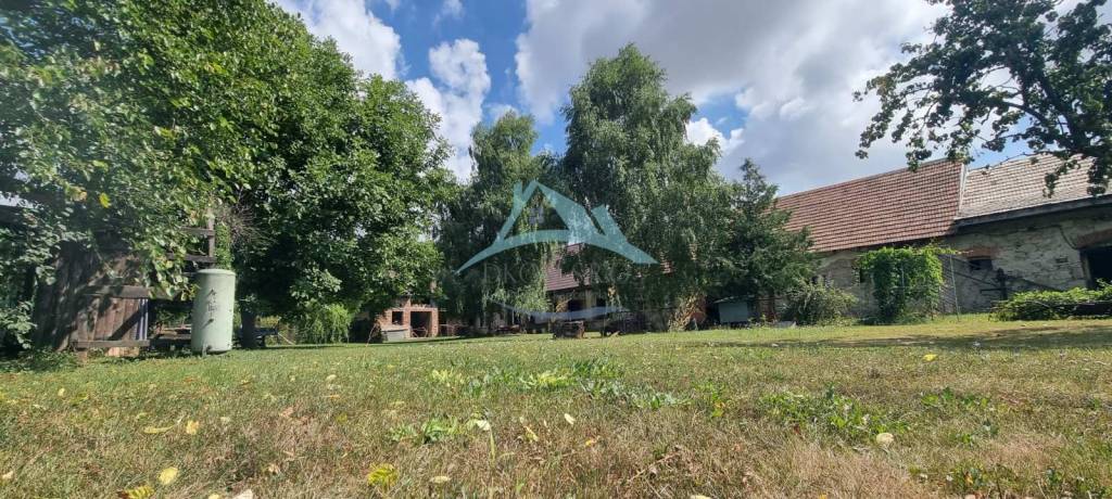 Na predaj starší sedliacky R. dom s obrovským pozemkom 292 - 7