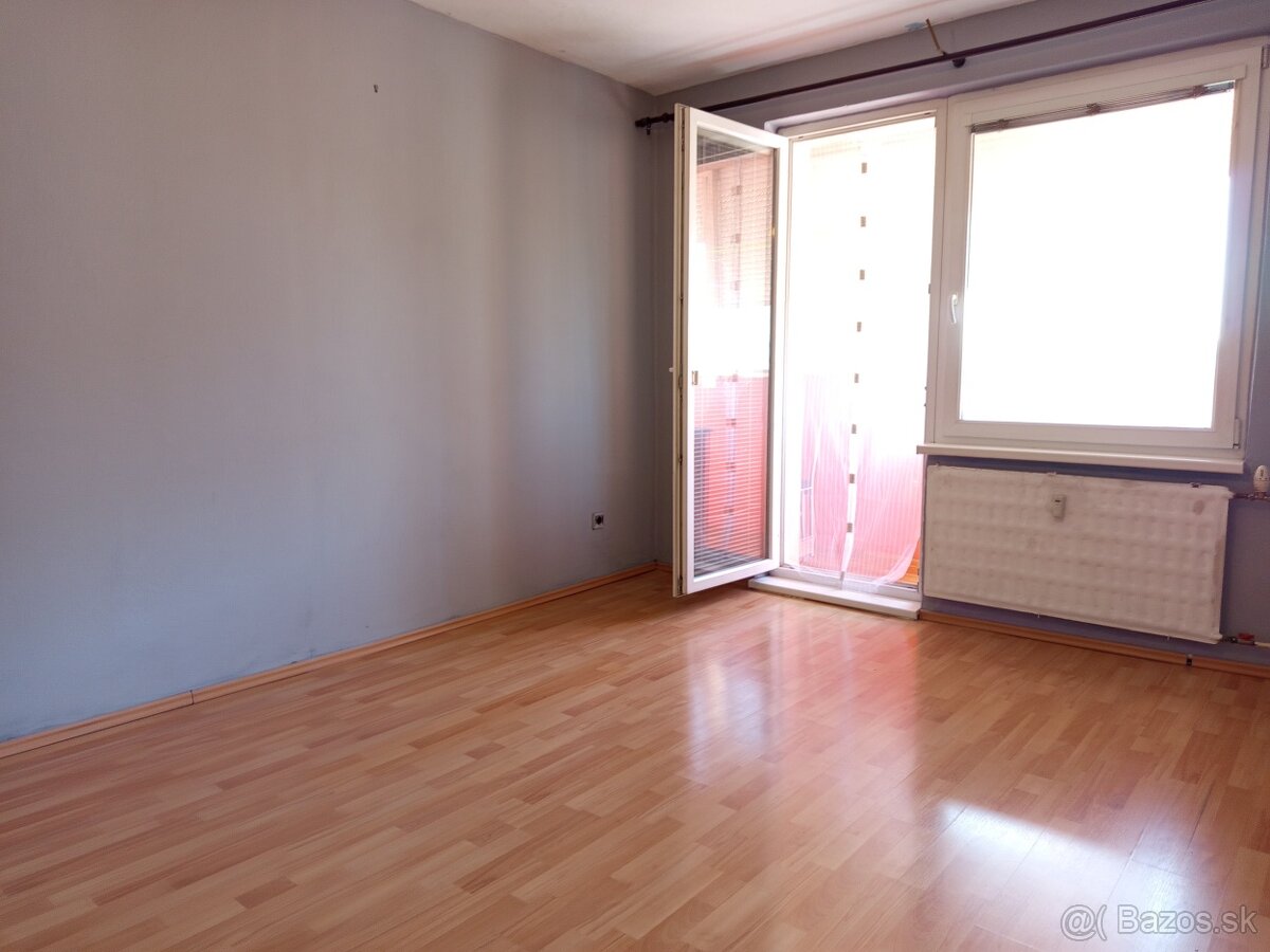 NA predaj 1 izbový byt LEvice, blízko zdravotné stredisko S - 7