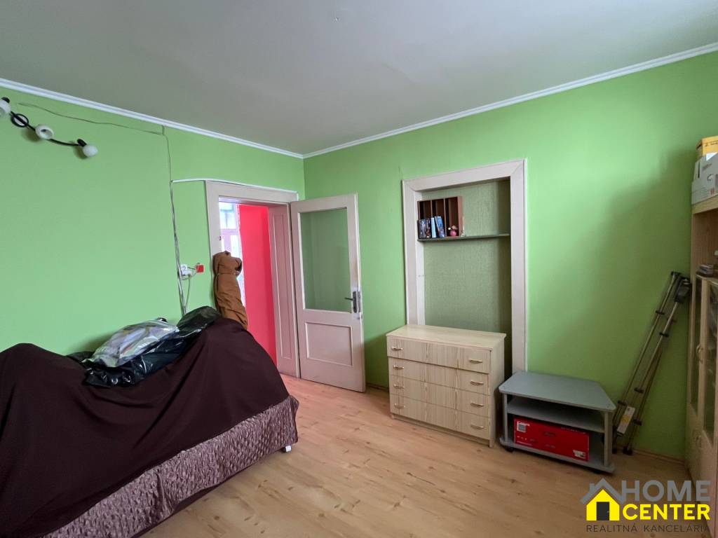 NA PREDAJ 4 izb. rodinný dom s veľkým potenciálom v Kolárove - 7