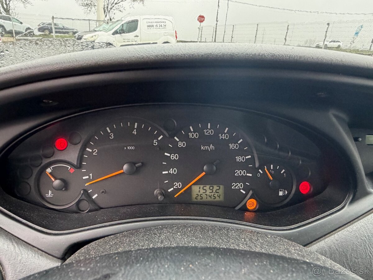 Ford Focus 1.8 TDdi Comfort / ŤAŽNE ZARIADENIE - 7