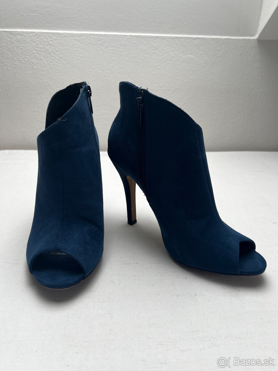 Úpletové šaty a topánky - 7