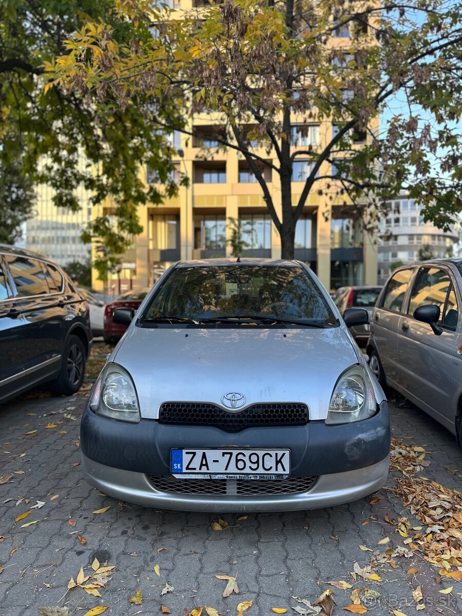Toyota Yaris 1.0 - 7