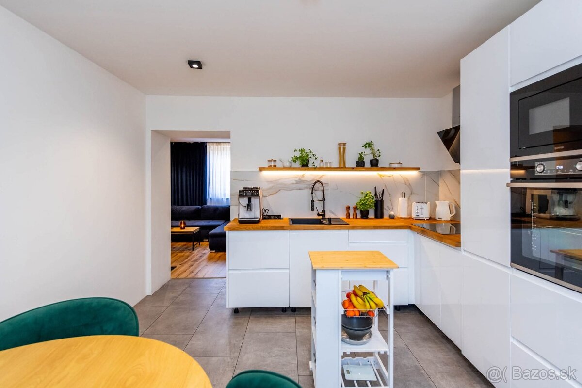 skvelý dom vo výbornej lokalite - 7