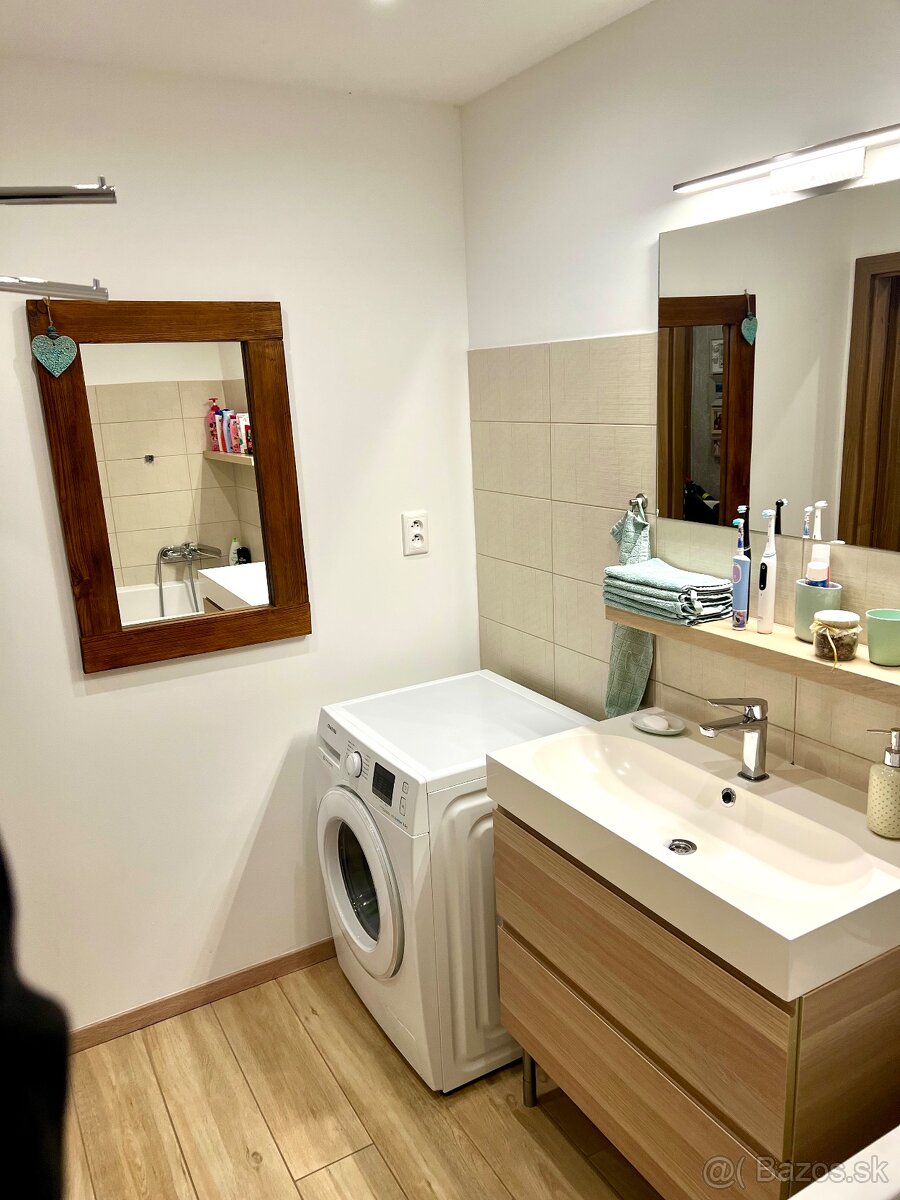 Veľký 3 izbový byt s dvoma balkónmi na Nábrežnej, Nové Zámky - 7