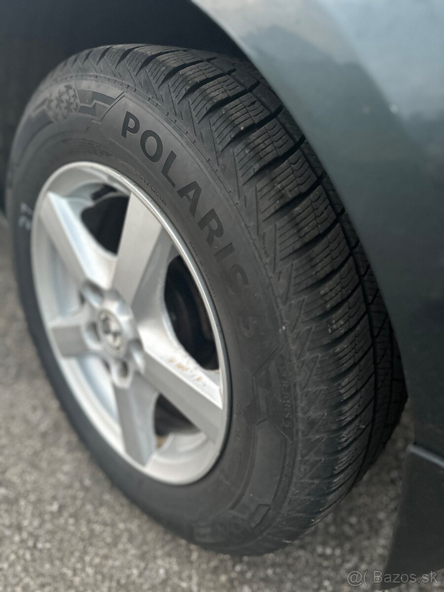 KIA CARENS 2.0 benzin rok 2010 - 7