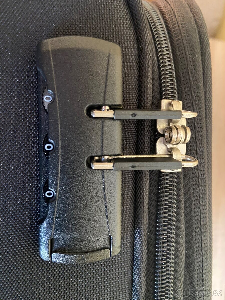 Malý cestovný kufor. - 7