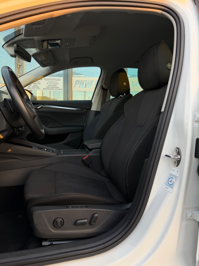 Škoda Octavia Combi 2.0TDi DSG Style FULL - 7