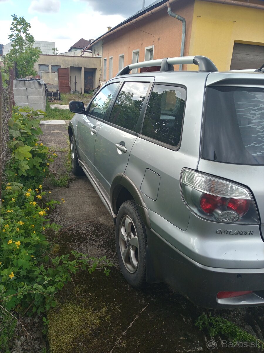 Mitsubishi Outlander 2.0i 4x4 wd - 7