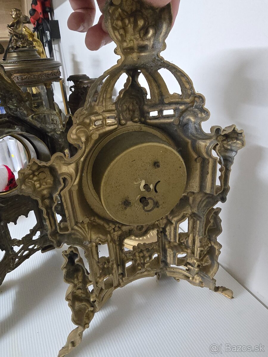 Hodiny a svietniky len ako dekoracia - 7
