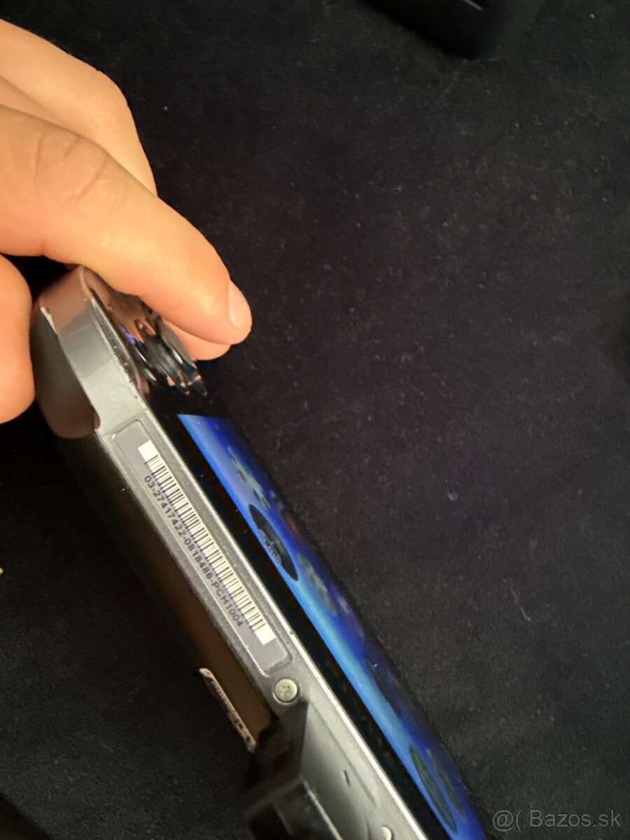 PS Vita Crystal Black OLED - 7