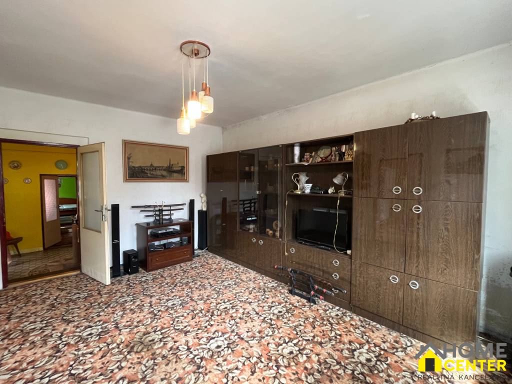 NA PREDAJ starší rodinný dom v tichej oblasti Komárna - 7