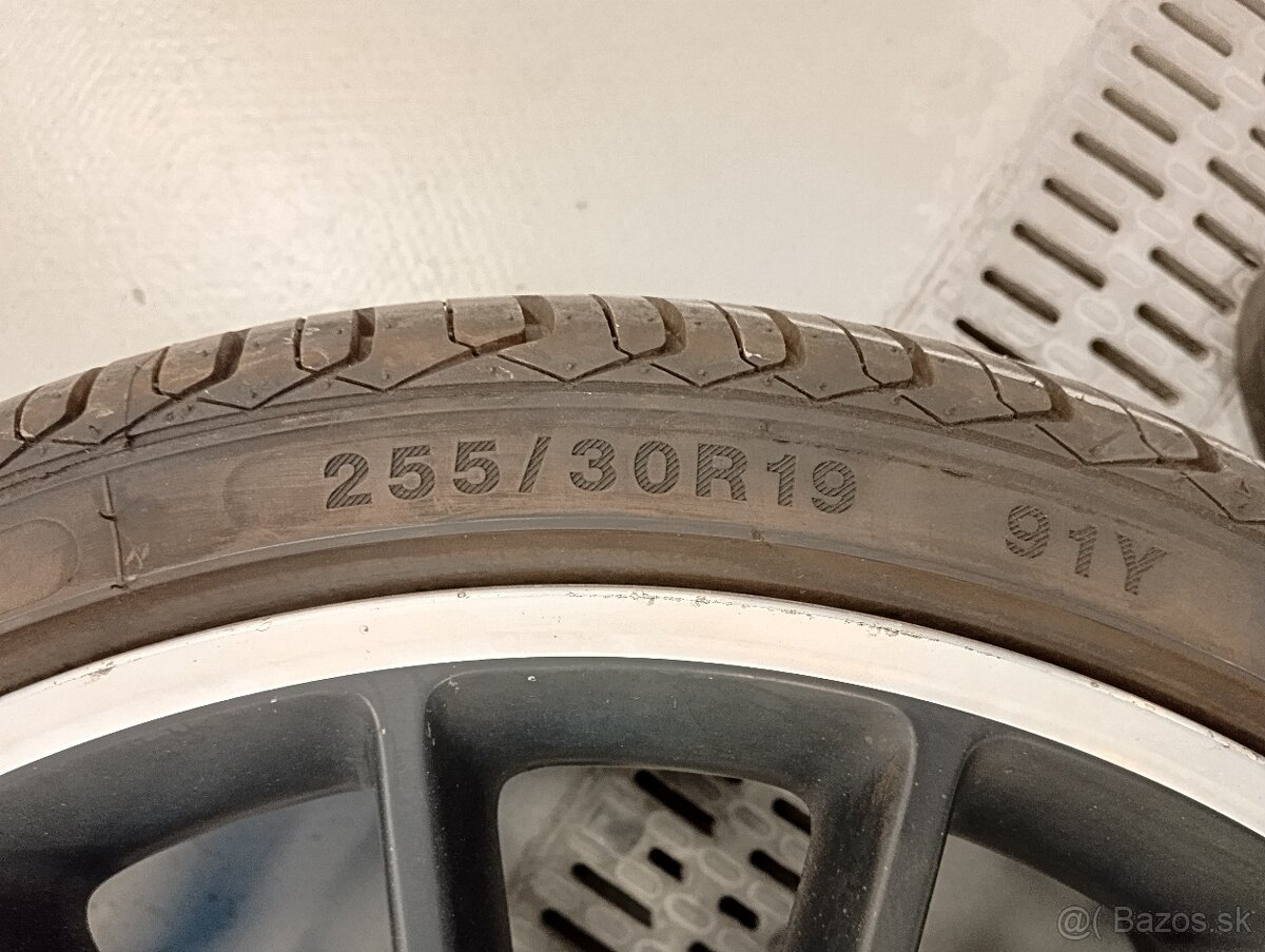 Mercedes AMG R19 - 7