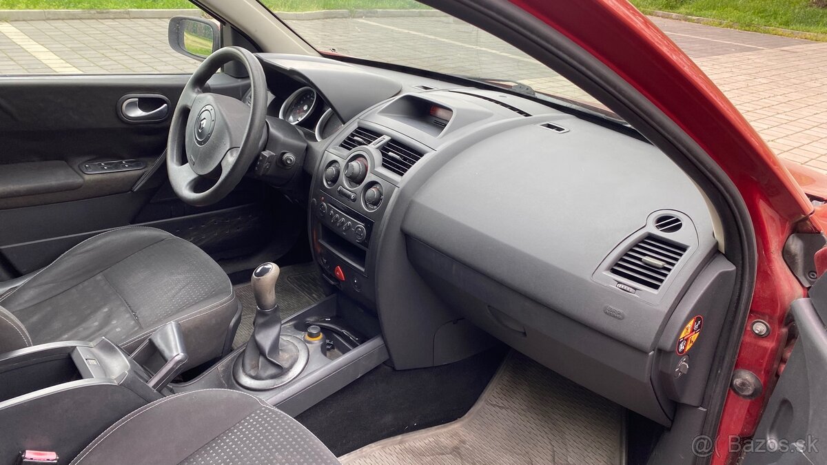 Renault Megane 1.6 benzín kombi - 7