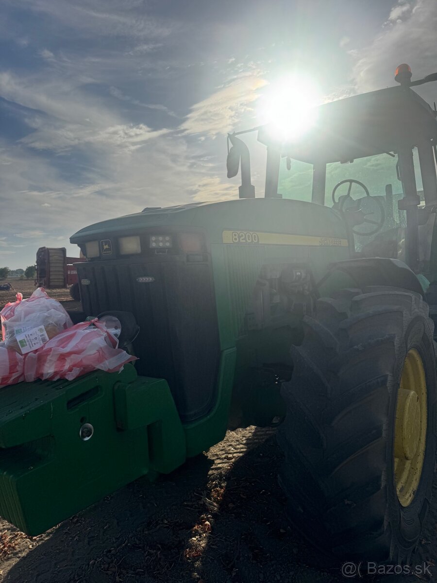 Predám traktor John Deere 8200 - 7