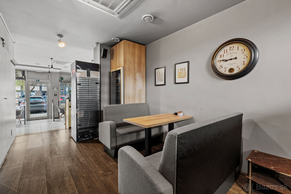 Zariadený priestor pre kaviareň, bistro s terasou na Tomášik - 7