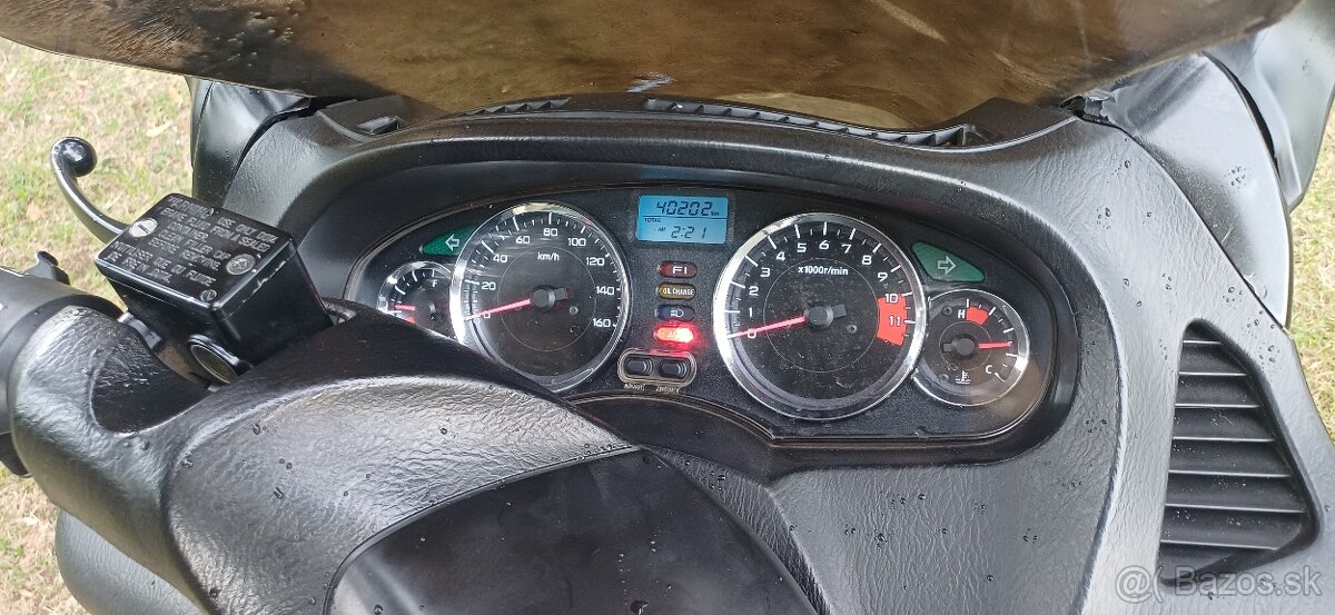 Honda Fes Swing 125 maxi skúter - 7