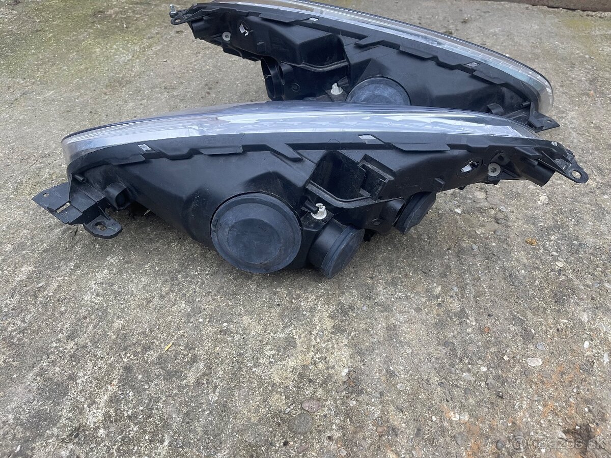 Citroen C4 Picasso predné svetlomety - 7