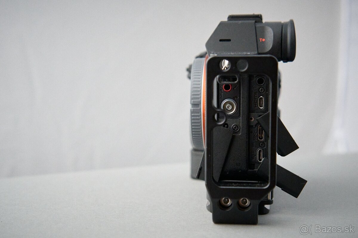 Sony A7R3 + L-bracket, SONY baterka, SD karta – TOP - 7