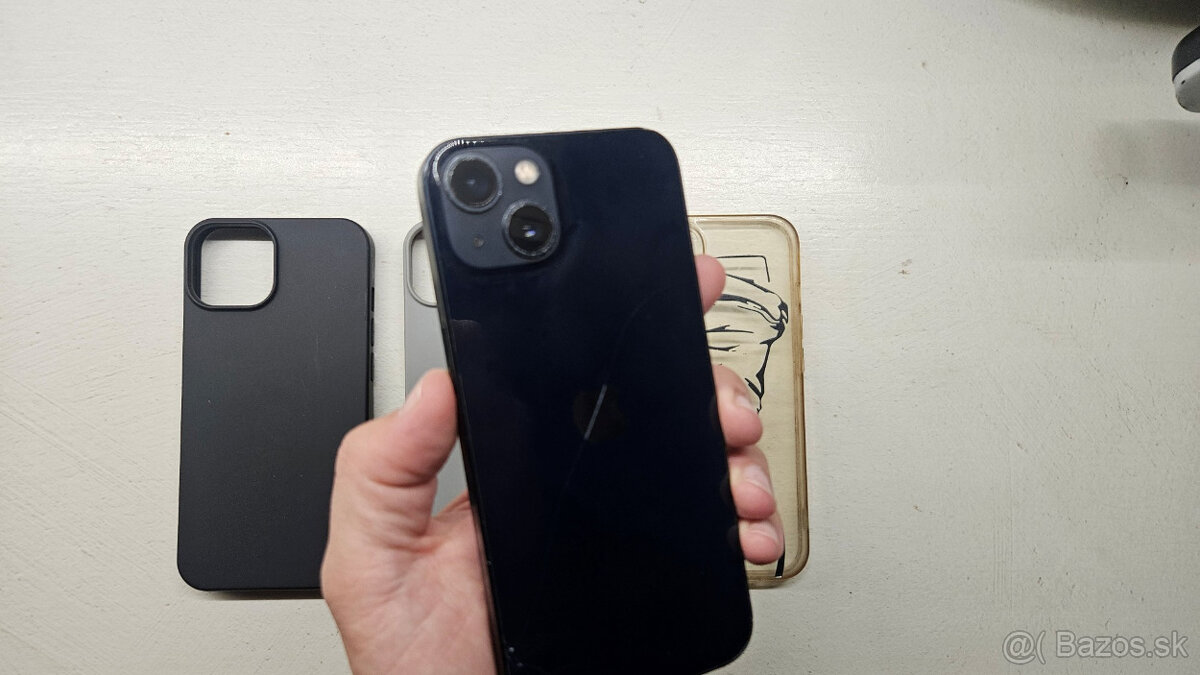 Apple iPhone 13 tmavý 128GB - puknutý zadok - 7