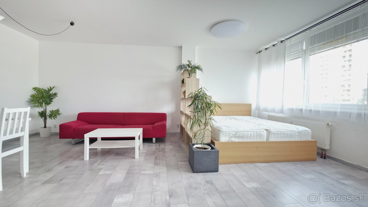 VELKOMETRÁŽNY 1 IZB.AP.BYT-TRNAVSKÁ CESTA,RUŽINOV,BRATISLAVA - 7