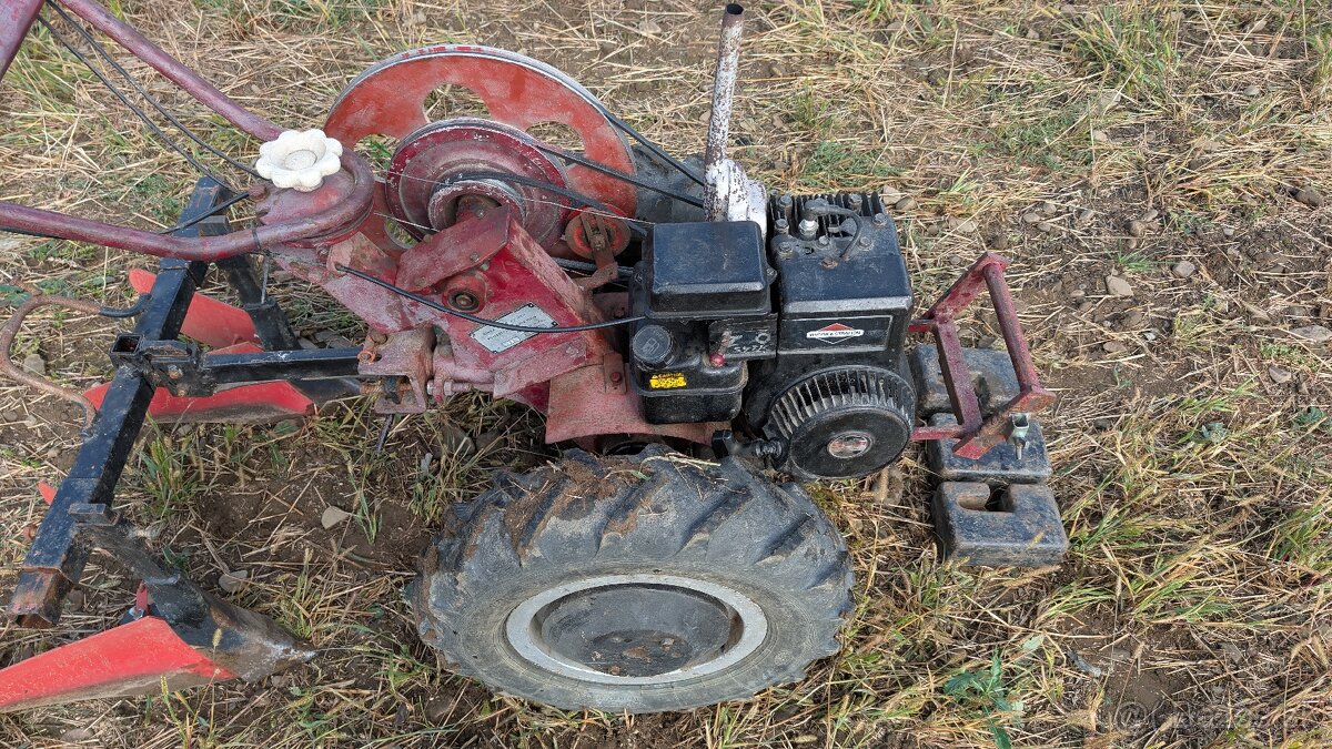 Predám malotraktor + veľa príslušenstva komplet 110€ - 7