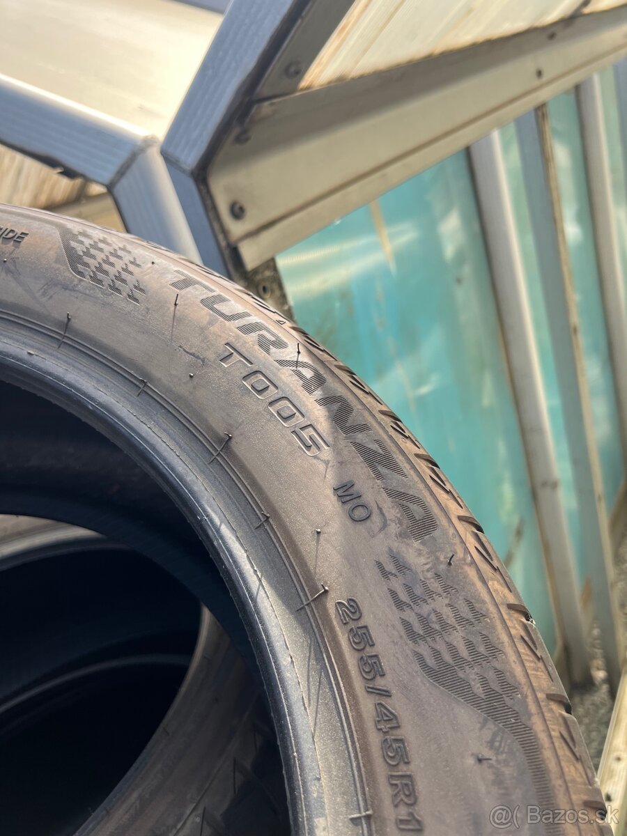 Letne pneu 255/45r19 - 7