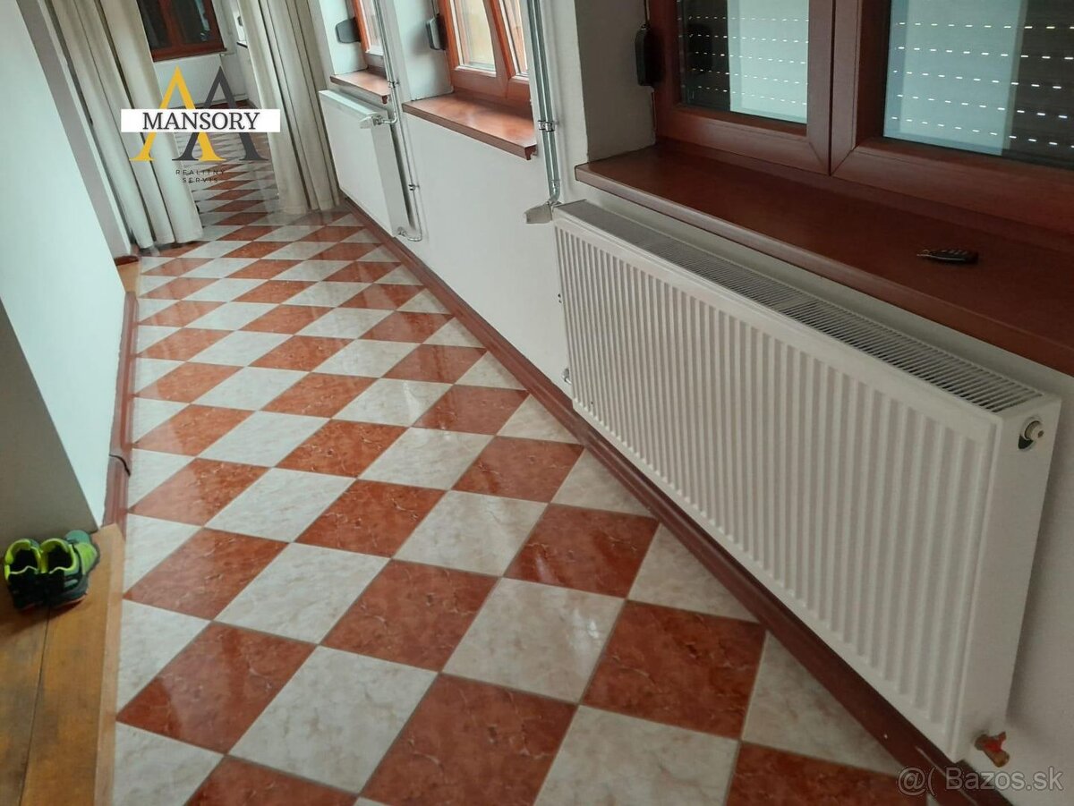 Na predaj väčší rodinný dom/chalupa na pozemku 2591 m2 v obc - 7