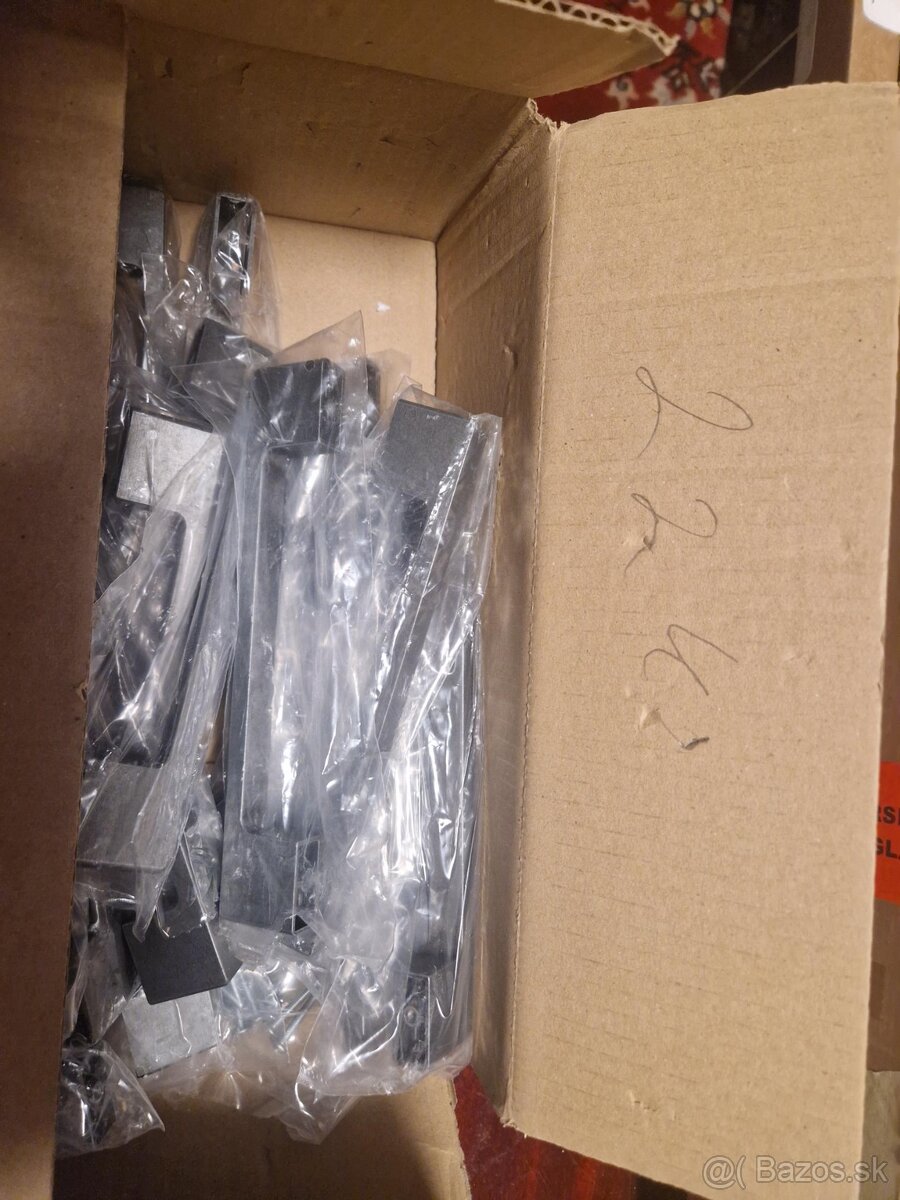 Kovové úchyty do kuchyne - 7