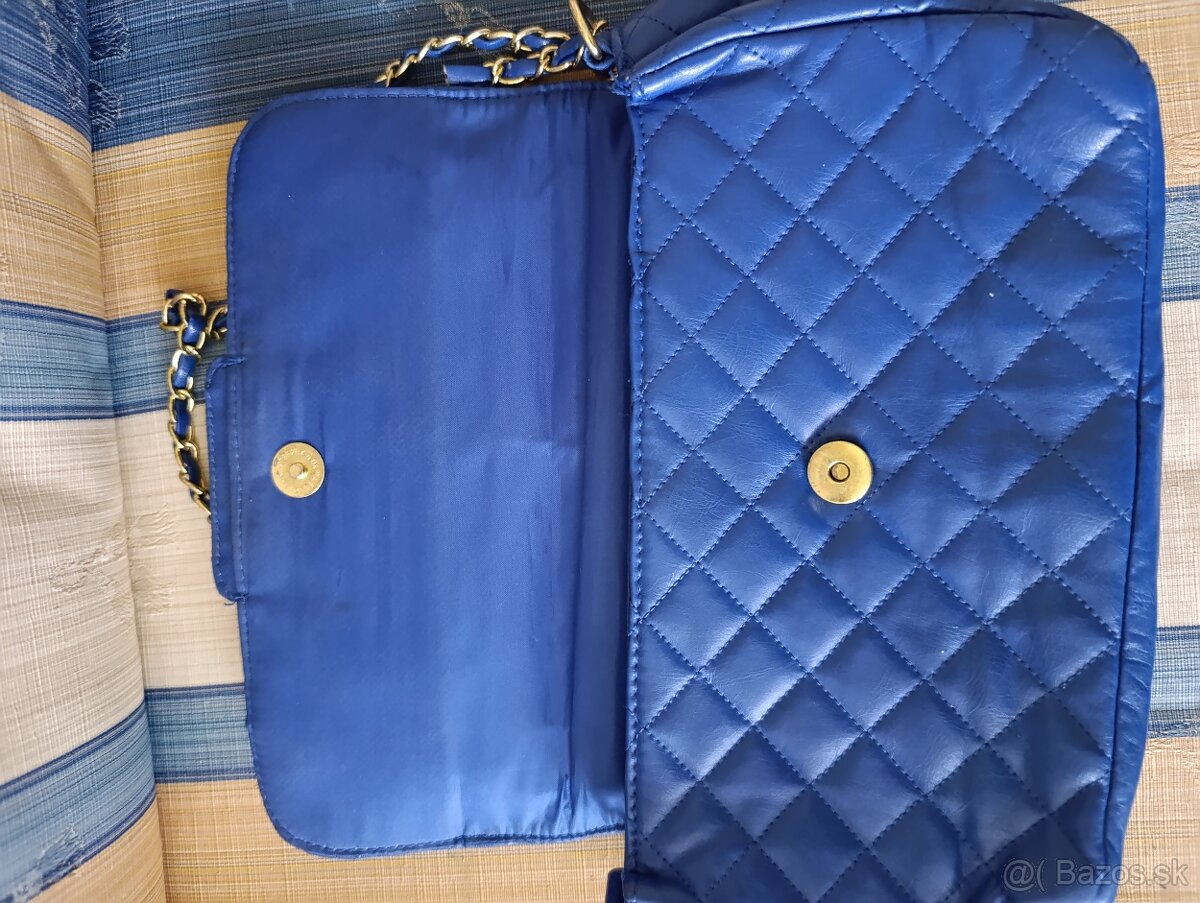 Modrá kabelka - 7