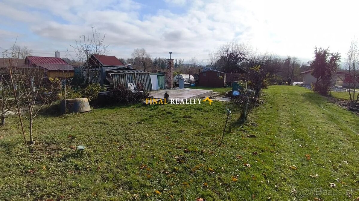 Záhrada so základovou platňou pre chatku v Bojniciach - 7