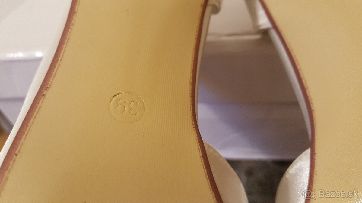 Biele saténové lodičky, úplne nové - 7