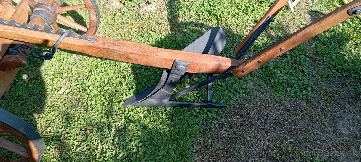Starý drevený konský pluh - 7