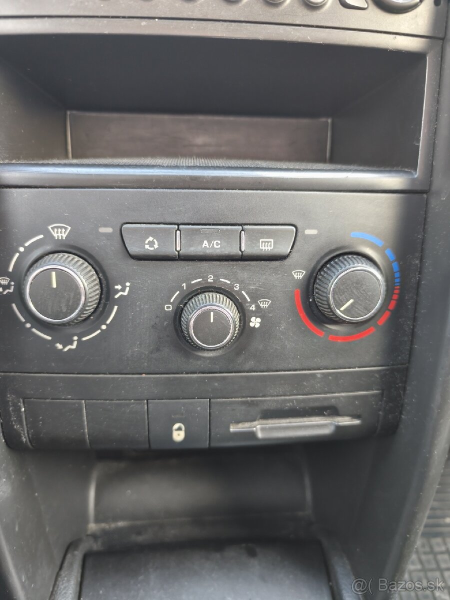 Peugeot 207 1.4i - 7