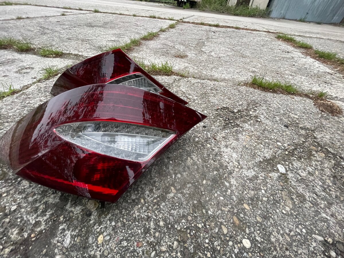 Pravý predný blatník Mercedes CLS w219 c219 - 7