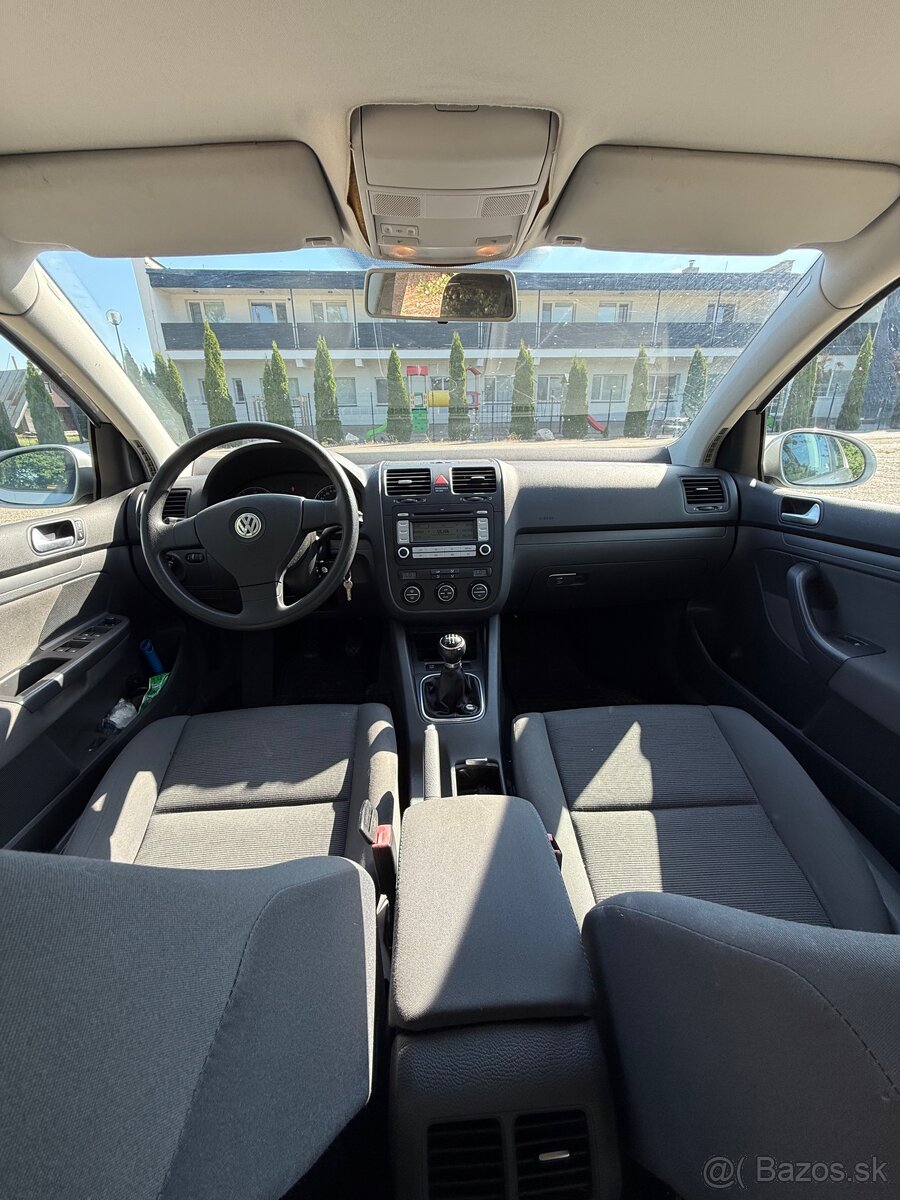 Volkswagen Golf V 1.6 Benzín 2008 - 7