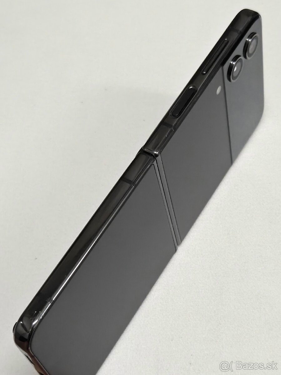 Samsung Galaxy Z Flip 4 - 7