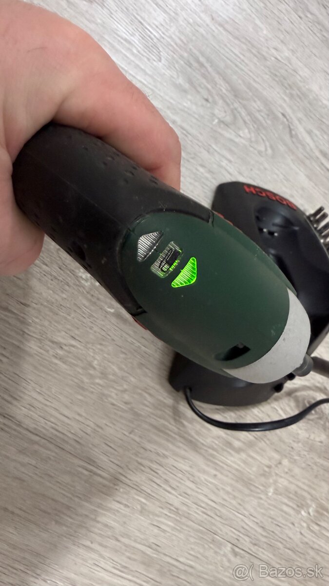 Predám aku skrutkovač Bosch Ixo - 7