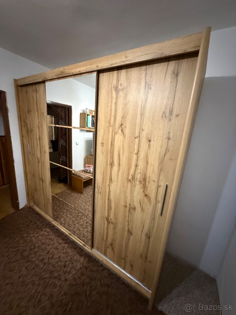 Šatníková skriňa - 7