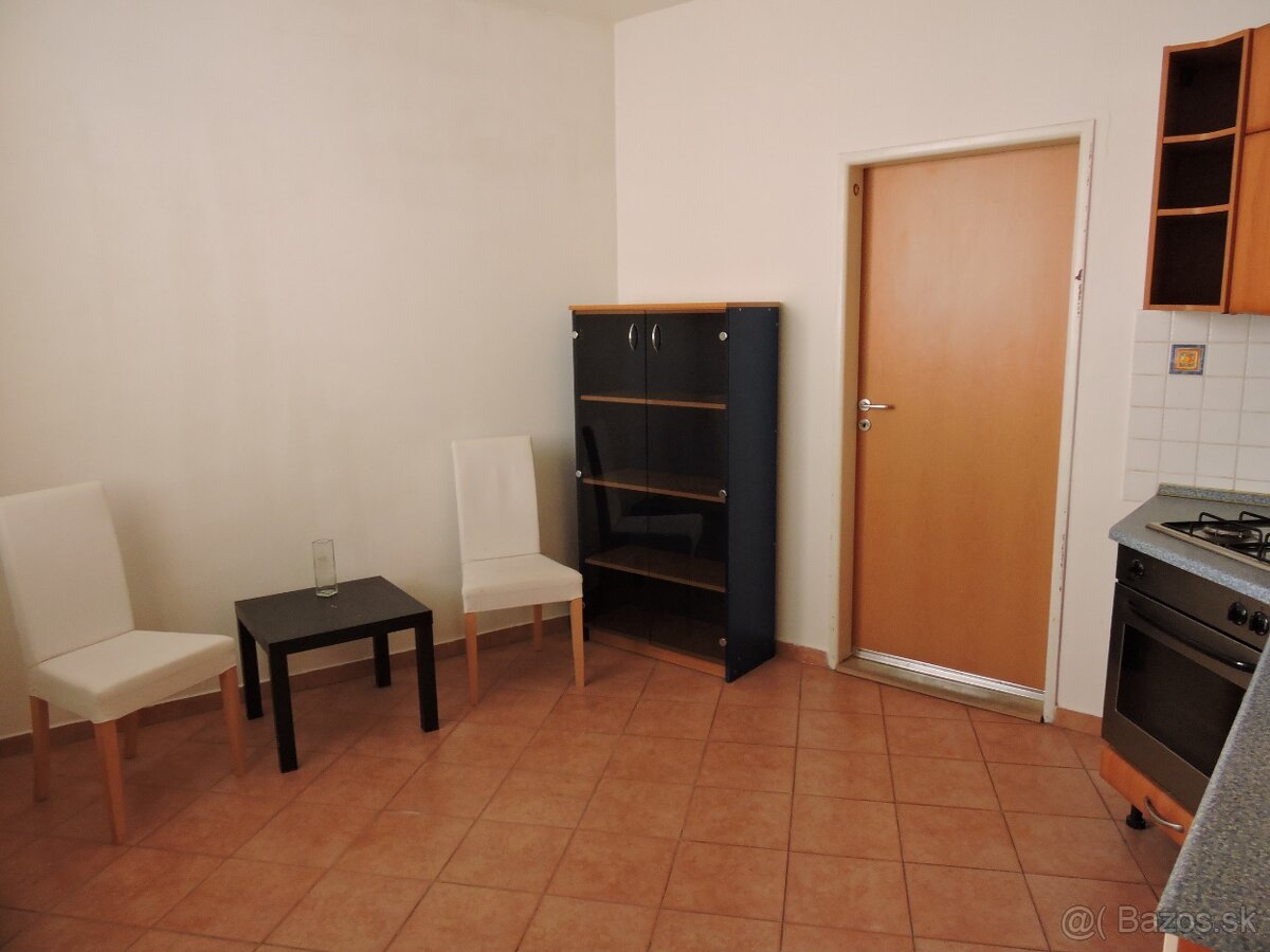 PREDÁM KRÁSNY NEBYTOVÝ PRIESTOR POD HRADOM V BRATISLAVE - 7