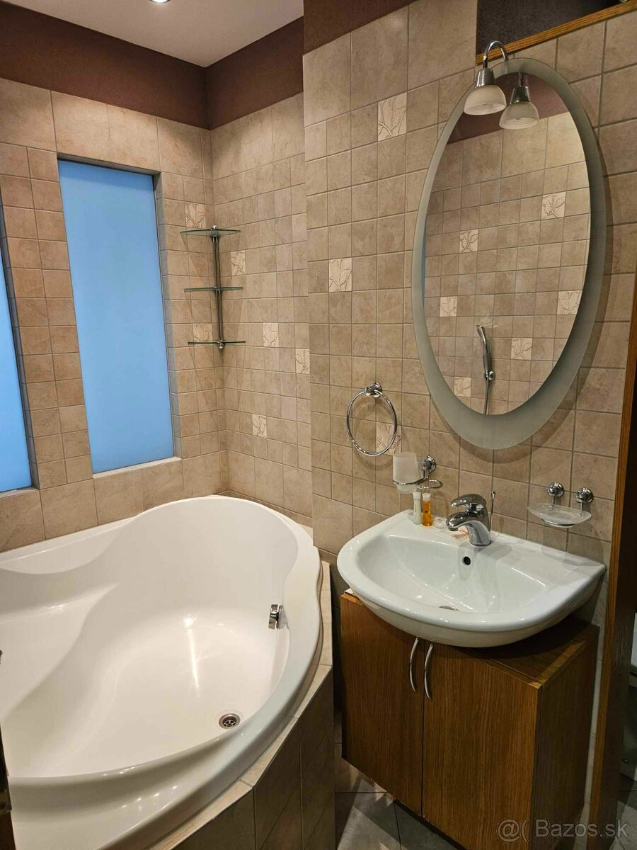 Na prenájom kompletne zariadený 1 izb. byt v centre Levíc - 7