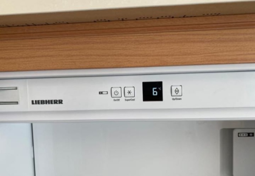 Buková moderní linka s vestavěnými spotřebiči,5897 - 7