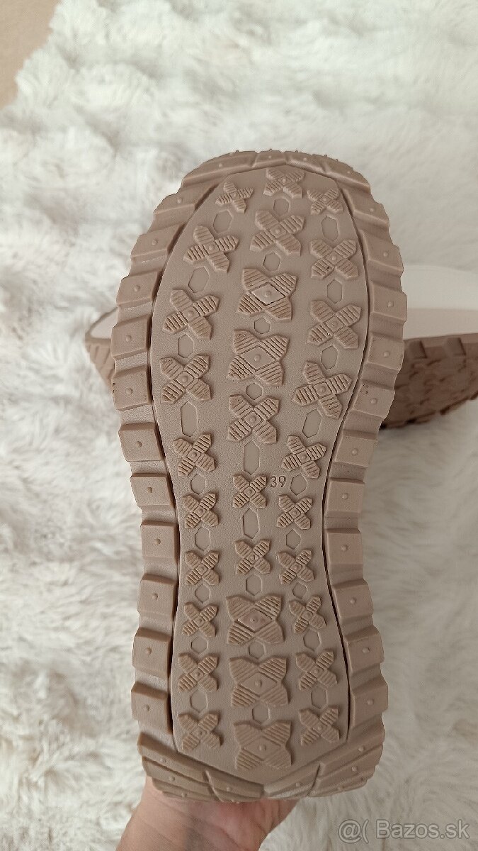 Nové dámske zateplené tenisky platforma krémové veľkosť 37 - 7